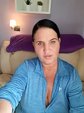 Snapshot of Velvet-Milf chatting on 05-15-26, 08:34 Velvet-Milf online show from 05-15-26, 08:34
