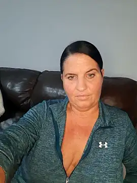 Snapshot of Velvet-Milf chatting on 05-17-26, 05:40 Velvet-Milf online show from 05-17-26, 05:40