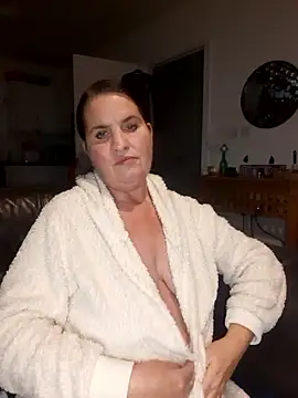 Snapshot of Velvet-Milf chatting on 06-14-26, 07:15 Velvet-Milf online show from 06-14-26, 07:15