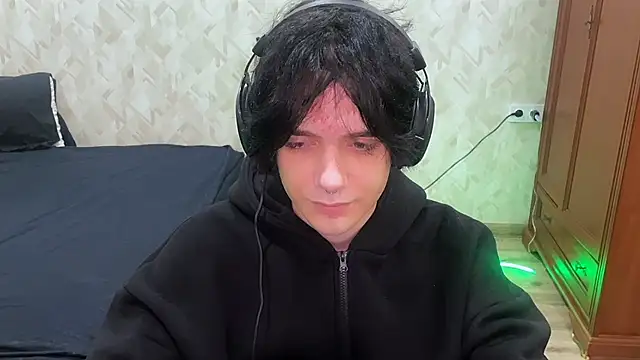 Snapshot of Zombde chatting on 05-21-26, 10:29 Zombde online show from 05-21-26, 10:29