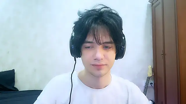 Snapshot of Zombde chatting on 05-16-26, 12:37 Zombde online show from 05-16-26, 12:37