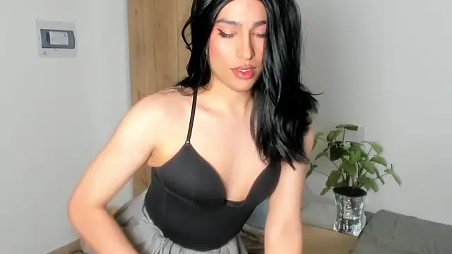 naomimoore828 online show from 07-14-26, 06:25