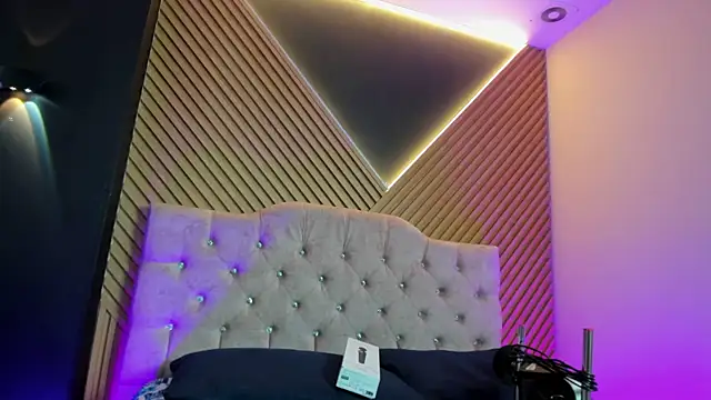 CloeMature online show from 06-18-26, 04:55