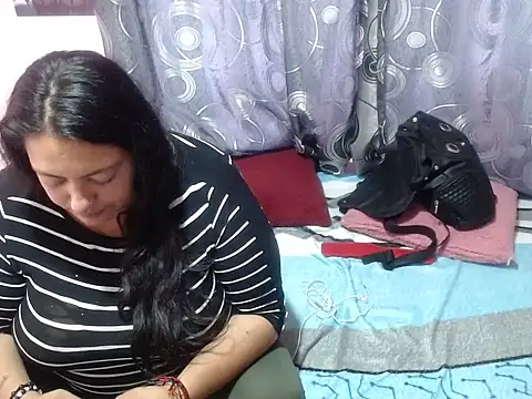 Snapshot of FabritziAPiel chatting on 05-20-26, 04:04 FabritziAPiel online show from 05-20-26, 04:04