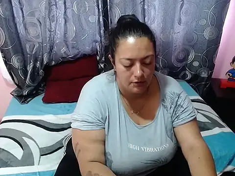 Snapshot of FabritziAPiel chatting on 05-27-26, 02:35 FabritziAPiel online show from 05-27-26, 02:35