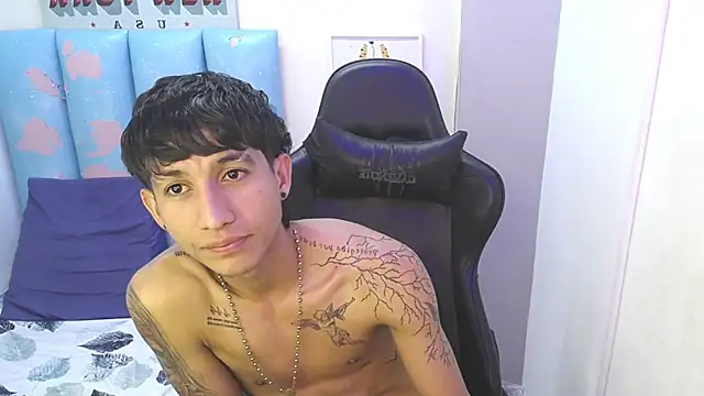 Snapshot of liam_play chatting on 05-21-26, 03:26 liam play online show from 05-21-26, 03:26