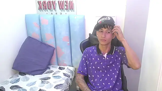 Snapshot of liam_play chatting on 05-14-26, 04:09 liam play online show from 05-14-26, 04:09