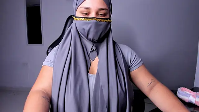 Snapshot of Salma_farouk chatting on 06-15-26, 04:56 Salma farouk online show from 06-15-26, 04:56