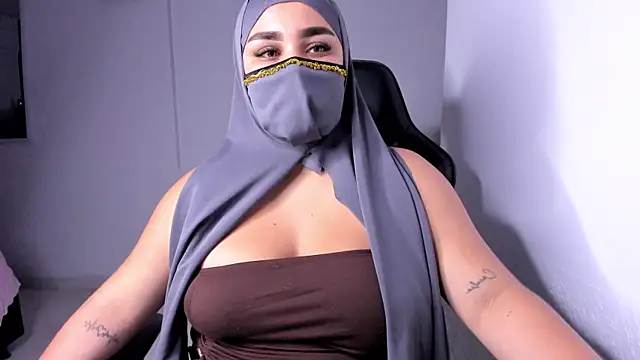 Snapshot of Salma_farouk chatting on 06-21-26, 12:38 Salma farouk online show from 06-21-26, 12:38
