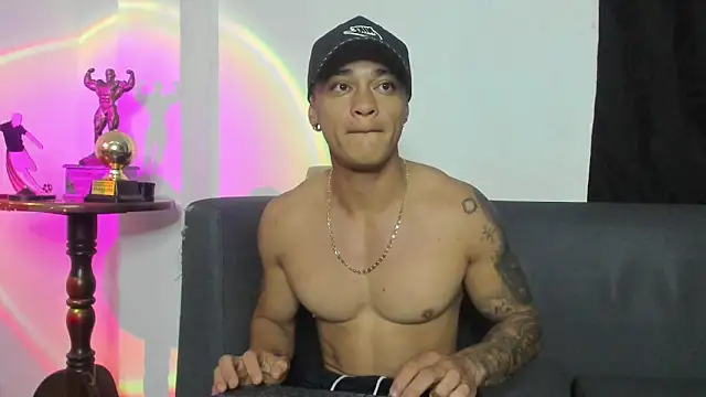 AlexRoyce  online show from 05-12-26, 10:32