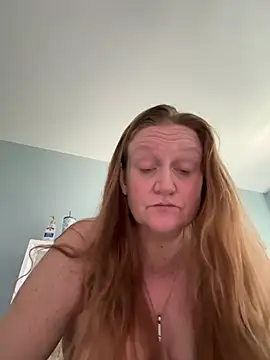 Snapshot of Kellilyn10 chatting on 05-29-26, 04:57 Kellilyn10 online show from 05-29-26, 04:57