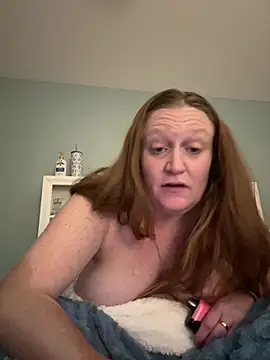Snapshot of Kellilyn10 chatting on 05-29-26, 04:51 Kellilyn10 online show from 05-29-26, 04:51
