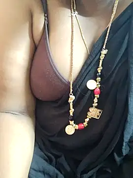 Snapshot of tamilkavitha123 chatting on 06-24-26, 06:01 tamilkavitha123 online show from 06-24-26, 06:01