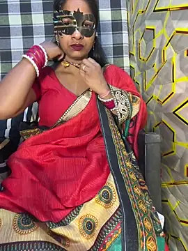 Snapshot of Juli_80 chatting on 05-15-26, 05:38 Juli 80 online show from 05-15-26, 05:38