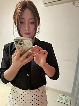 Snapshot of huihui_520 chatting on 06-17-26, 06:46 huihui 520 online show from 06-17-26, 06:46