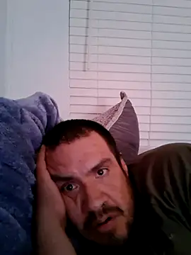 Snapshot of Almircorral2211 chatting on 06-10-26, 04:46 Almircorral2211 online show from 06-10-26, 04:46
