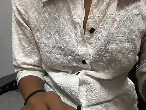 Snapshot of Maanvi_Gill chatting on 06-07-26, 07:02 Maanvi Gill online show from 06-07-26, 07:02