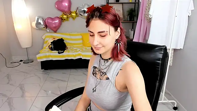Snapshot of Cruela_Bena chatting on 05-10-26, 11:14 Cruela Bena online show from 05-10-26, 11:14