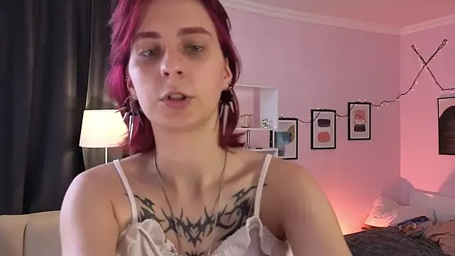 Snapshot of Cruela_Bena chatting on 06-25-26, 03:06 Cruela Bena online show from 06-25-26, 03:06