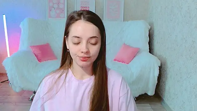 Snapshot of SiennaMia chatting on 06-12-26, 04:21 SiennaMia online show from 06-12-26, 04:21