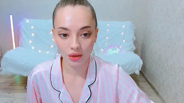 SiennaMia online show from 05-29-26, 04:57