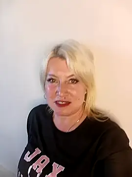 Snapshot of MollyyJoyy chatting on 05-13-26, 02:46 MollyyJoyy online show from 05-13-26, 02:46