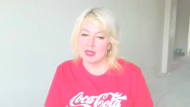 Snapshot of MollyyJoyy chatting on 05-15-26, 02:59 MollyyJoyy online show from 05-15-26, 02:59