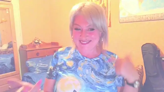 Snapshot of MollyyJoyy chatting on 05-25-26, 06:39 MollyyJoyy online show from 05-25-26, 06:39