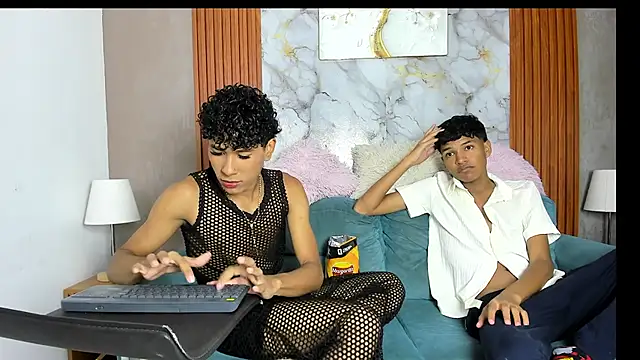 Snapshot of BOUL_GUYS chatting on 06-19-26, 01:11 BOUL GUYS online show from 06-19-26, 01:11