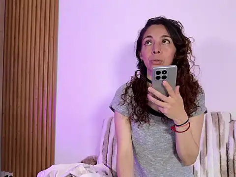 Snapshot of alissonandree chatting on 05-20-26, 04:59 alissonandree online show from 05-20-26, 04:59