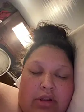 Snapshot of plussizemama chatting on 05-17-26, 02:00 plussizemama online show from 05-17-26, 02:00
