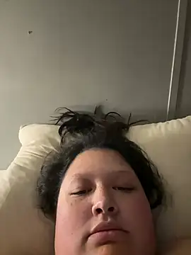 Snapshot of plussizemama chatting on 05-12-26, 01:46 plussizemama online show from 05-12-26, 01:46