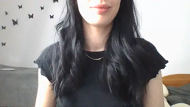 Snapshot of _MiaFlame_ chatting on 06-12-26, 10:18 MiaFlame online show from 06-12-26, 10:18