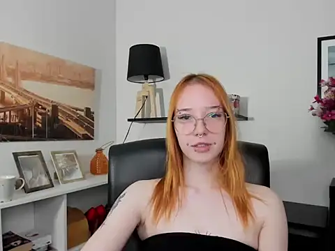 Snapshot of foxSonya chatting on 05-19-26, 05:47 foxSonya online show from 05-19-26, 05:47