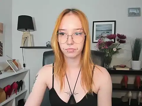 Snapshot of foxSonya chatting on 06-10-26, 05:30 foxSonya online show from 06-10-26, 05:30