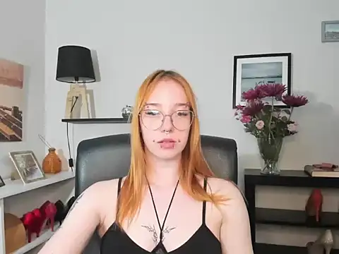 Snapshot of foxSonya chatting on 06-05-26, 06:52 foxSonya online show from 06-05-26, 06:52