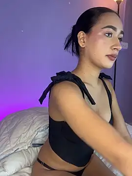 Snapshot of Nikirouse chatting on 06-14-26, 02:24 Nikirouse online show from 06-14-26, 02:24