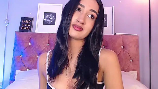 Snapshot of Nikirouse chatting on 07-19-26, 02:09 Nikirouse online show from 07-19-26, 02:09