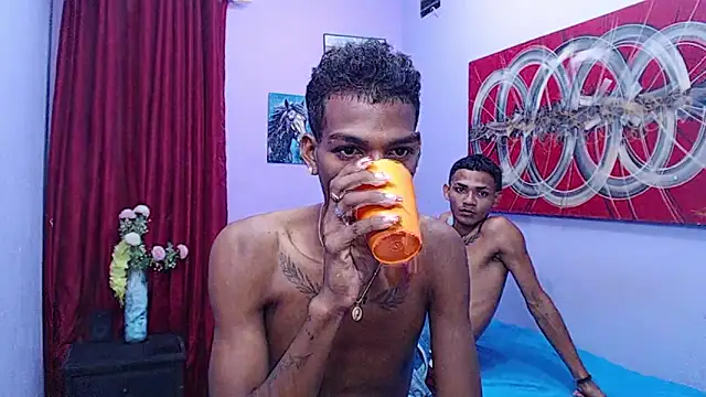 Snapshot of black_twinks chatting on 05-29-26, 01:39 black twinks online show from 05-29-26, 01:39