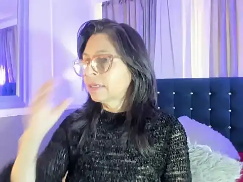 Snapshot of lena_gray chatting on 05-27-26, 01:18 lena gray online show from 05-27-26, 01:18