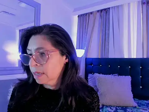 Snapshot of lena_gray chatting on 06-19-26, 01:06 lena gray online show from 06-19-26, 01:06