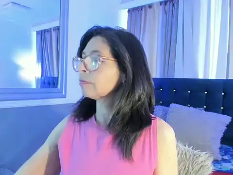 Snapshot of lena_gray chatting on 06-17-26, 01:32 lena gray online show from 06-17-26, 01:32