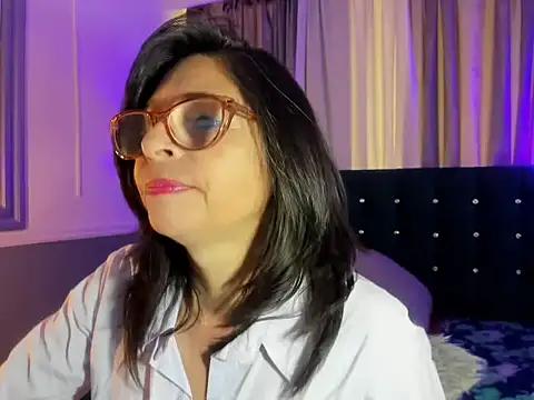 Snapshot of lena_gray chatting on 05-18-26, 02:11 lena gray online show from 05-18-26, 02:11