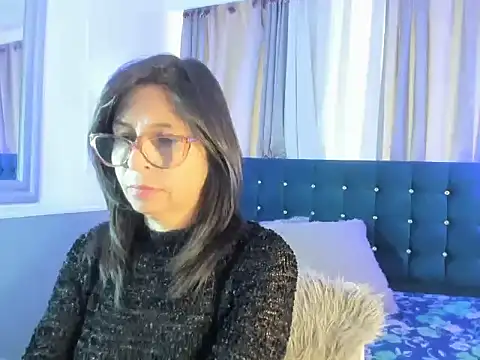 Snapshot of lena_gray chatting on 06-10-26, 01:45 lena gray online show from 06-10-26, 01:45