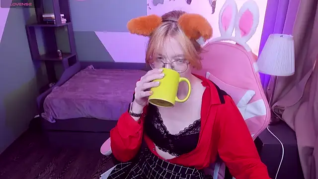 Snapshot of FoxxyyPolly chatting on 06-12-26, 05:38 FoxxyyPolly online show from 06-12-26, 05:38