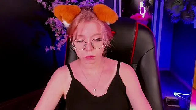 Snapshot of FoxxyyPolly chatting on 07-14-26, 05:12 FoxxyyPolly online show from 07-14-26, 05:12