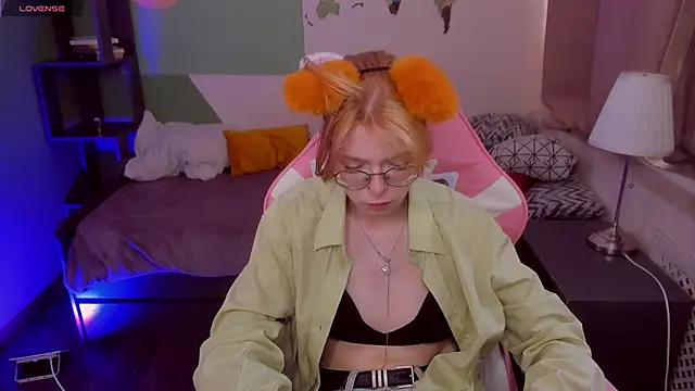 Snapshot of FoxxyyPolly chatting on 06-20-26, 05:34 FoxxyyPolly online show from 06-20-26, 05:34