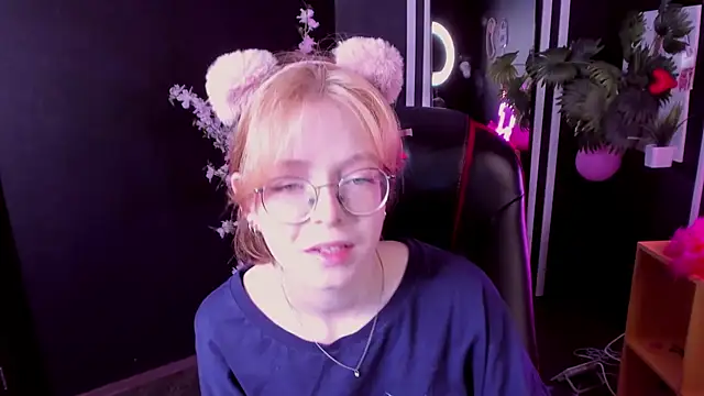 Snapshot of FoxxyyPolly chatting on 05-23-26, 06:01 FoxxyyPolly online show from 05-23-26, 06:01