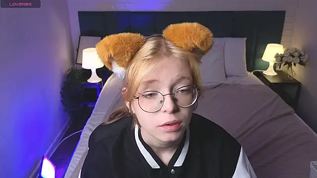 Snapshot of FoxxyyPolly chatting on 06-05-26, 05:23 FoxxyyPolly online show from 06-05-26, 05:23