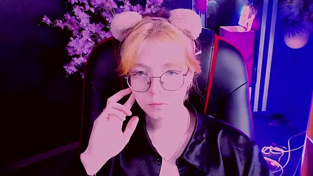 Snapshot of FoxxyyPolly chatting on 05-22-26, 05:49 FoxxyyPolly online show from 05-22-26, 05:49